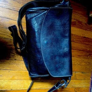 Roots Messenger bag. Vintage black leather. Crossbody.